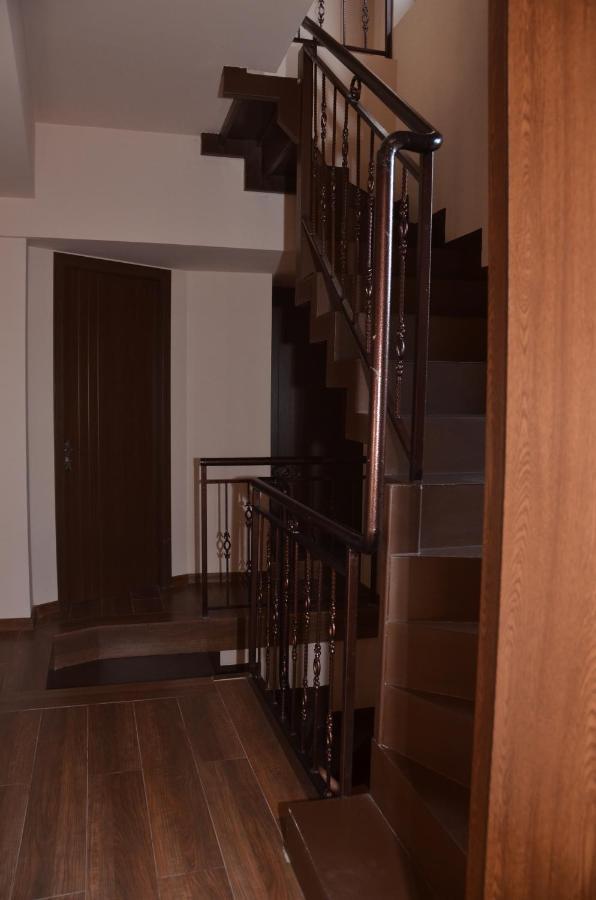 Phudze Hotel Телави Екстериор снимка