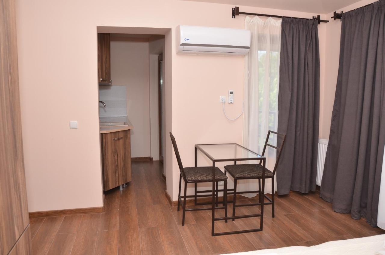 Phudze Hotel Телави Екстериор снимка