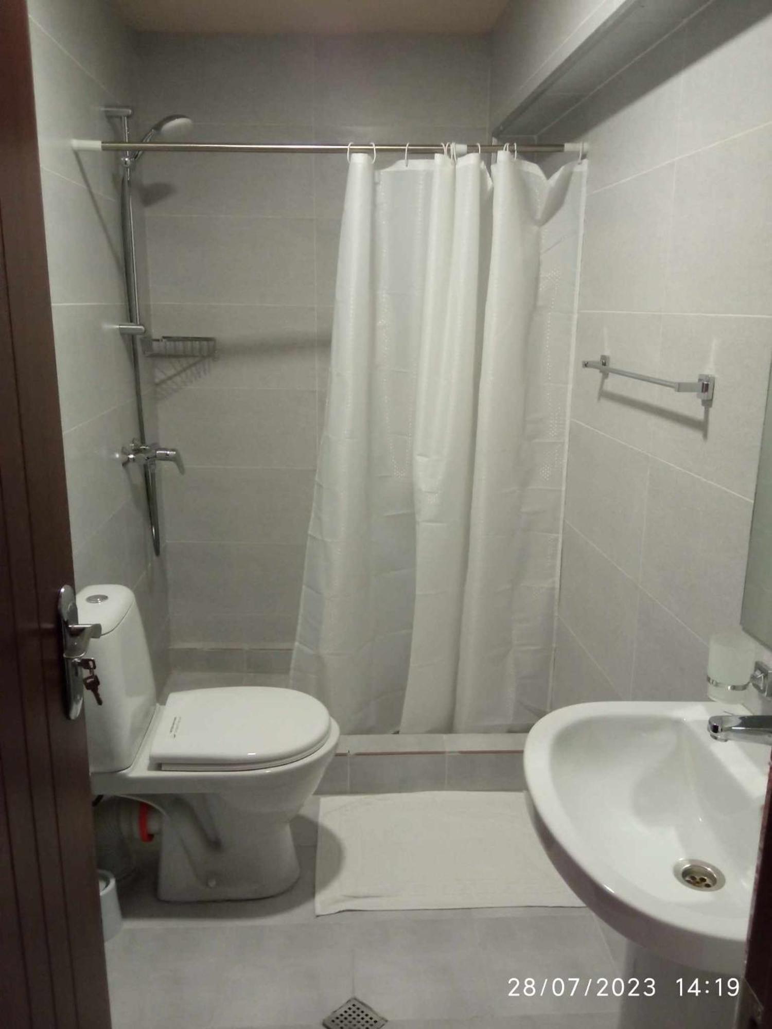 Phudze Hotel Телави Екстериор снимка